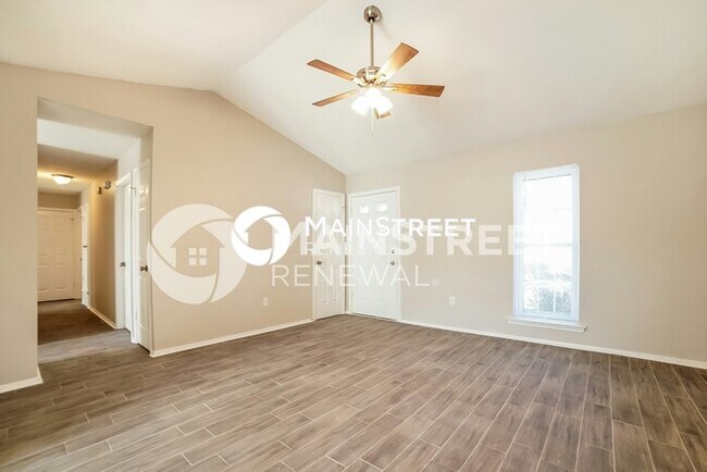 Photo - 3 Bedroom Pet-Friendly Home in Horn Lake, MS with Main Street Renewal