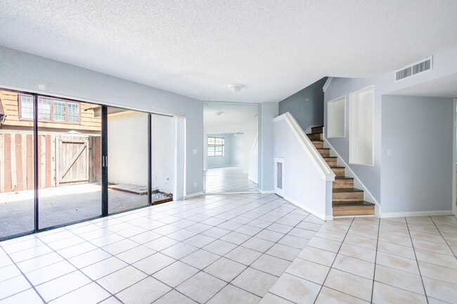 Photo - 110 Weybridge Cir