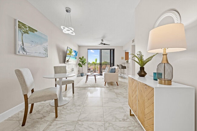 Building Photo - 511 Lucerne Ave Unit 315