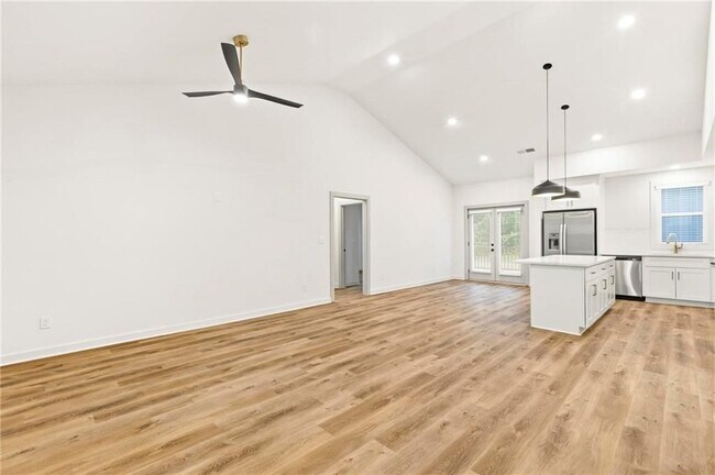 Photo - 129 Hilltop Dr SW