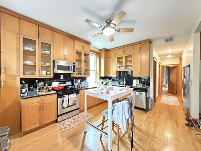 Photo - 833 N Rockwell St Unit 2C