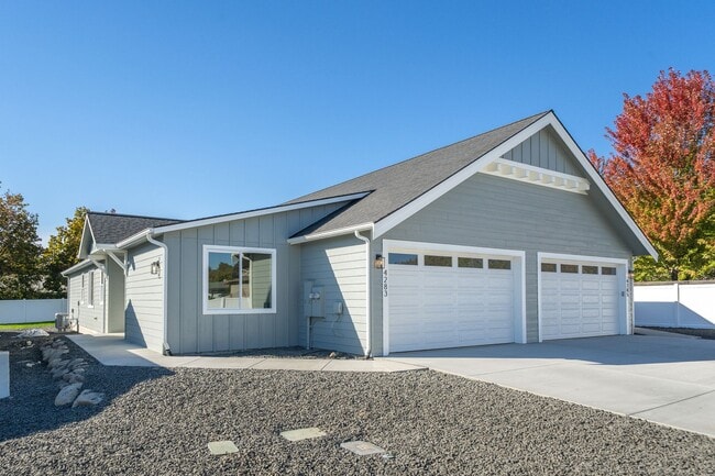 Building Photo - 4255 &amp; 4257 Unit 4255 N Stout Lane