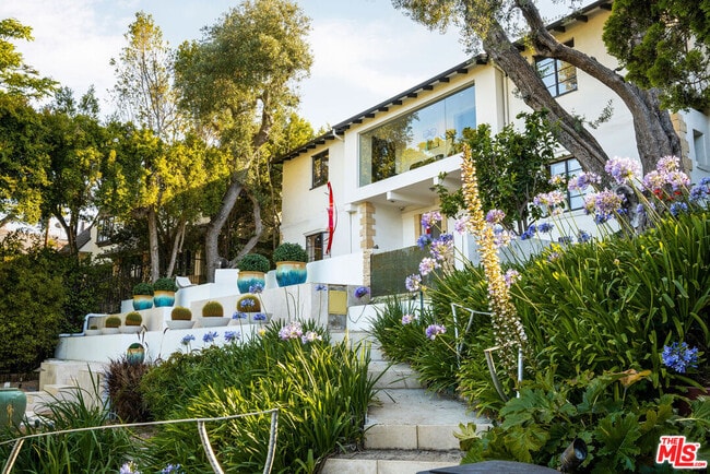 Building Photo - 1323 Club View Dr