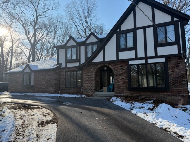 Building Photo - 12316 S 82nd Ave