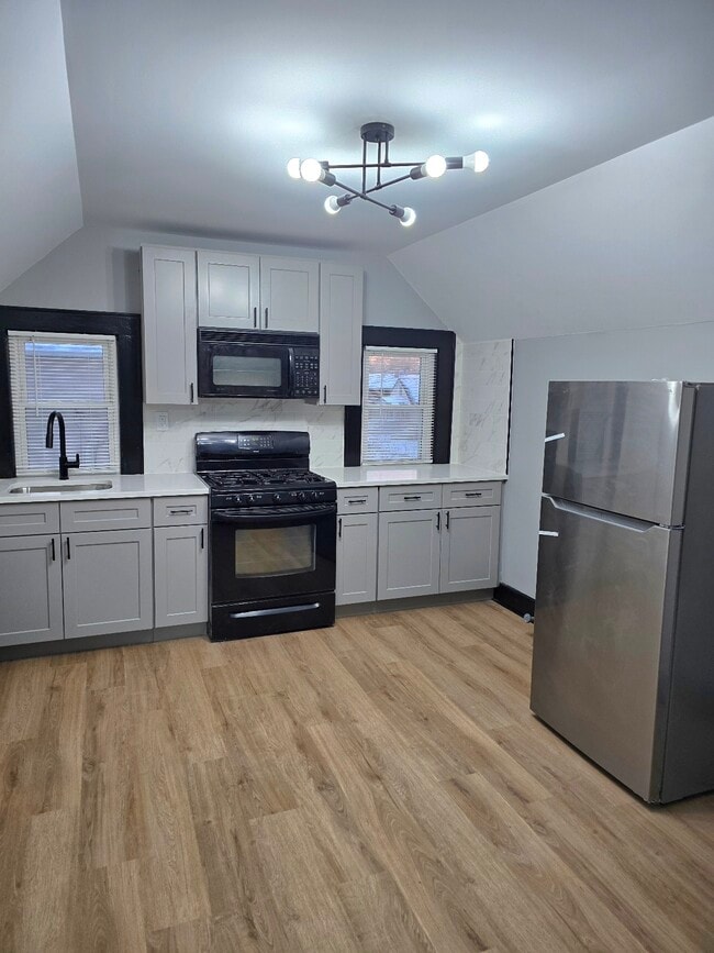 Building Photo - 33 Delawanna Ave Unit 2