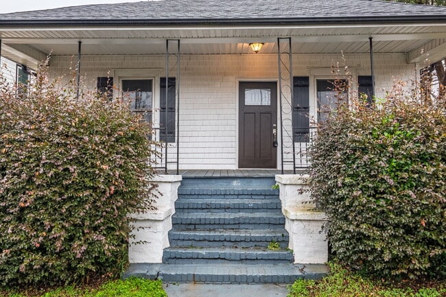 Photo - 306 Sacco St