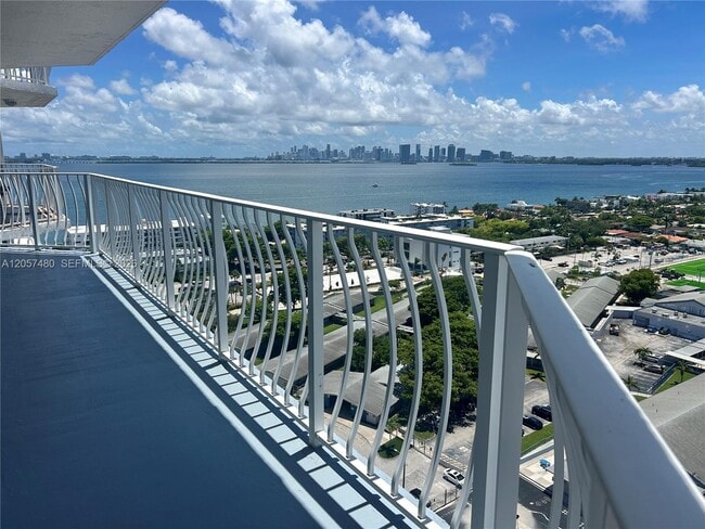Building Photo - 7601 E Treasure Dr Unit 2104