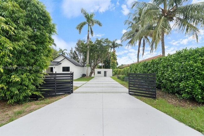 Photo - 4800 SW 61st Ave