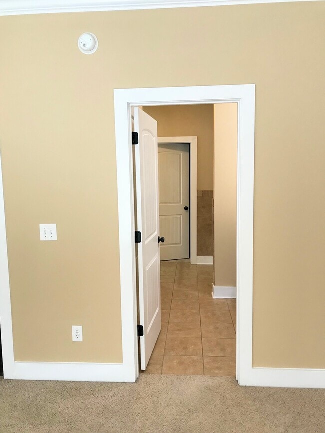 Master en suite - 150 Singapore Cir