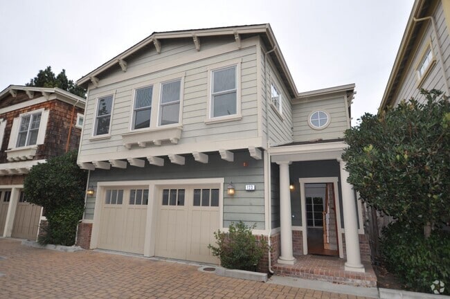 Building Photo - Luxury Craftsman Style Home in quiet San M...