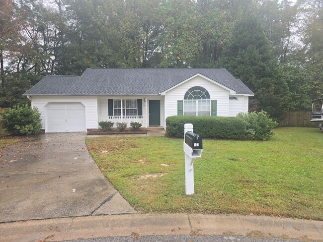 Building Photo - 3 bedroom, 2 bath home in a great area nea...