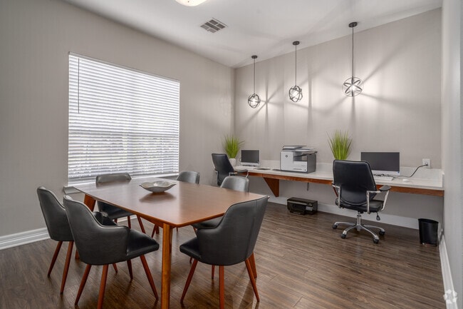 Business Center - The Club at Stablechase