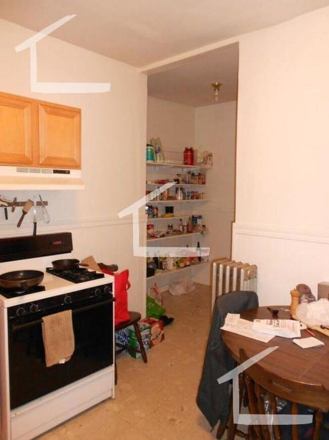 Building Photo - 3 Bedroom Close to BU West