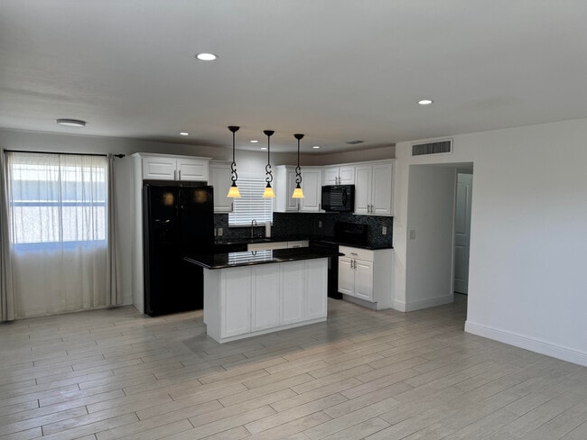 Photo - 669 Monaco Ct