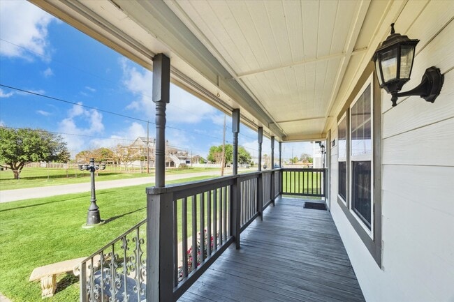 Photo - 2226 103rd St