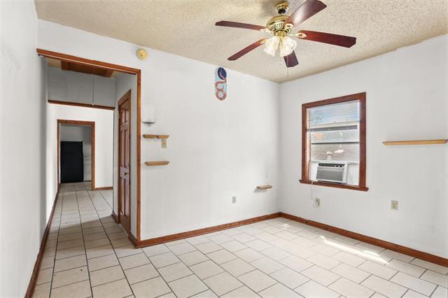 Photo - 623 Alvar St