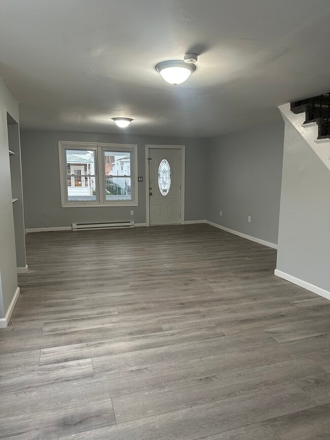 Building Photo - 63 Pierce St