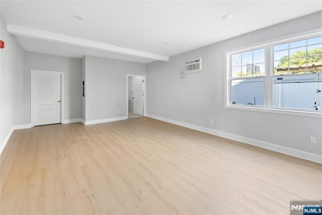 Photo - 110 Madison St Unit 00