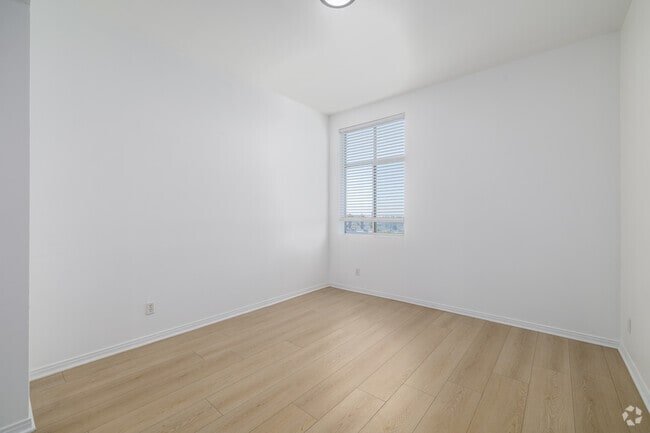 2BR, 2BA - 1,100SF - Bedroom
