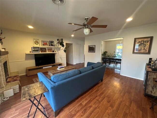 Photo - 1908 Pompton Dr