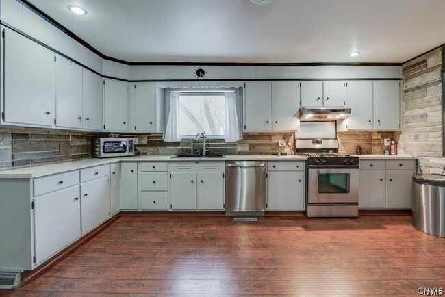Photo - 637 Coffeen St