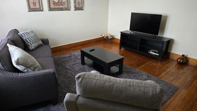 Photo - 915 S 48th St