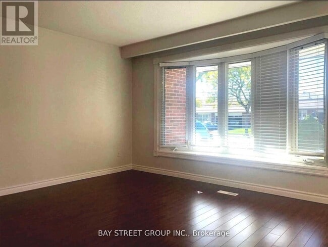 Photo - 641 Eaglemount Crescent