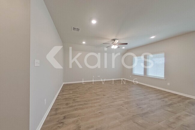 Photo - 410 Mango Dr