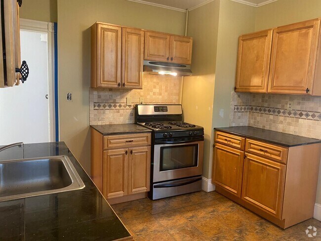 Building Photo - 21 Park St Unit 3 Rental
