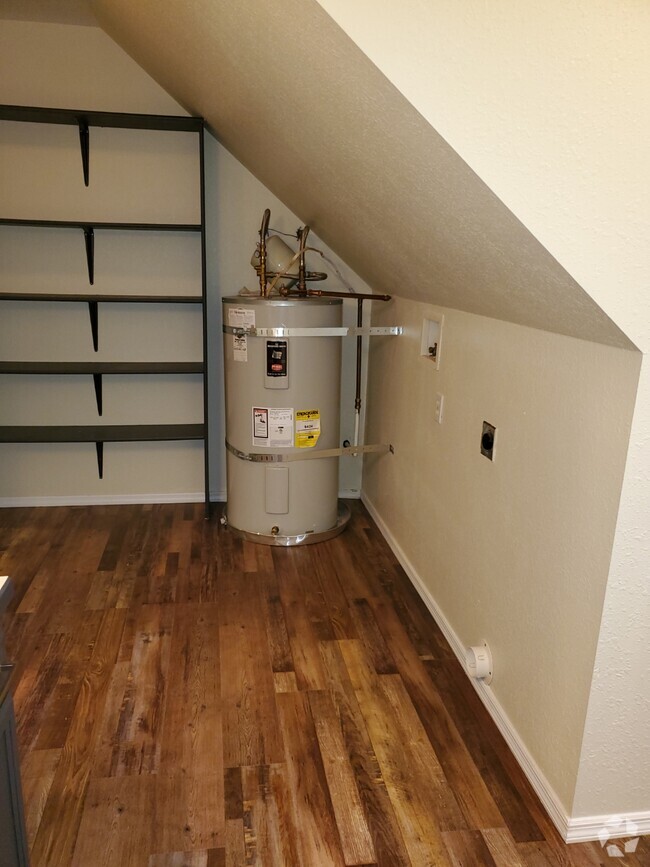 Building Photo - 106 10th St Unit Duplex Rental