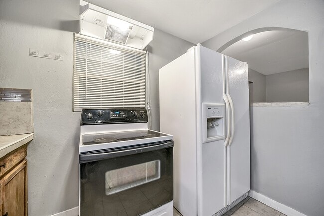 Building Photo - 6829 Madrid St Rental