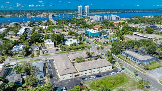 Building Photo - 400 Oakridge Blvd Unit 1