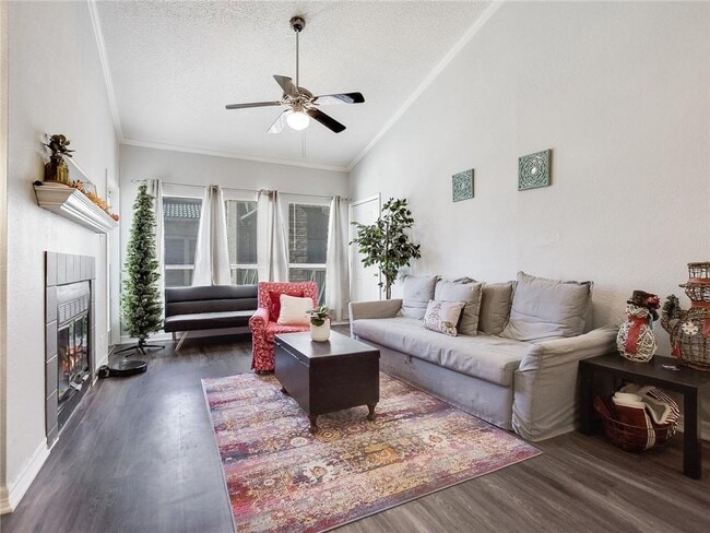 Photo - 807 W 25th St Unidad 310