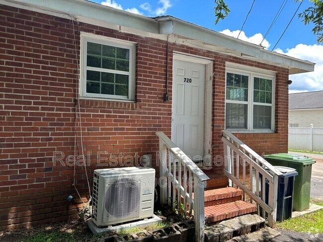 Building Photo - 720 W Taylor St Rental
