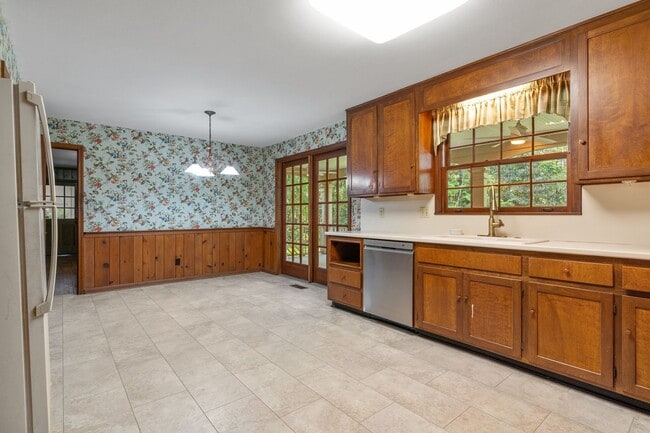 Photo - 819 Lake Ridge Dr