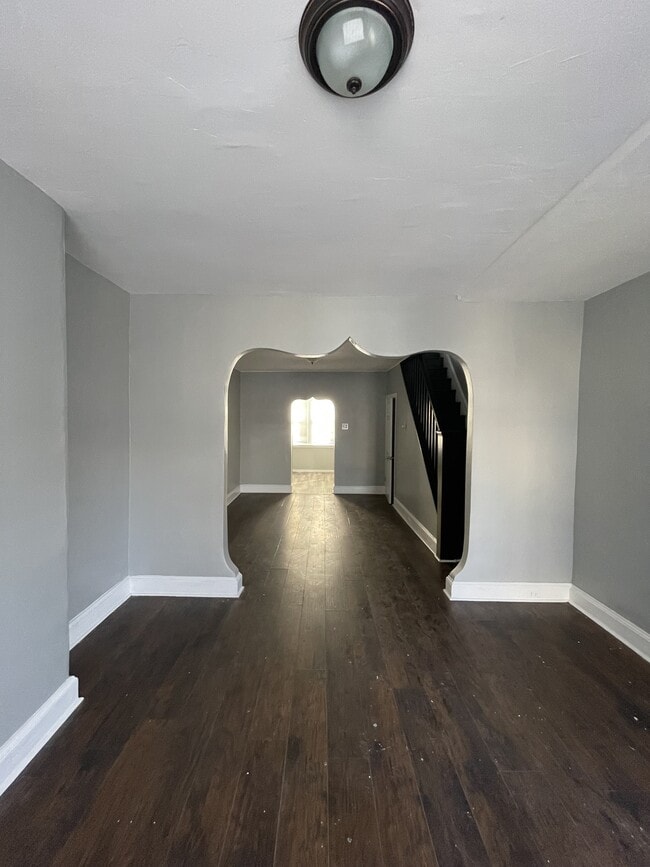 Photo - 2046 Newcomb St