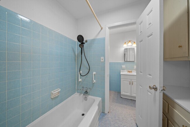 Photo - 10046 Cedardale Dr