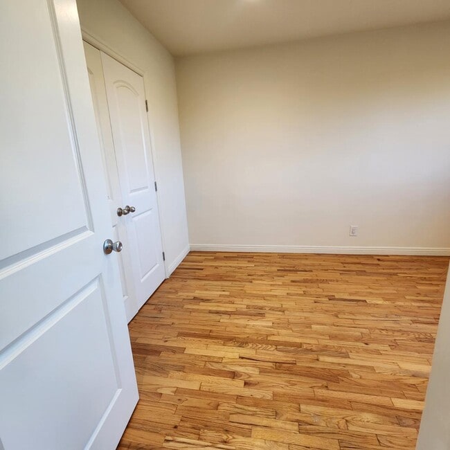 Photo - 3375 Manning Ave