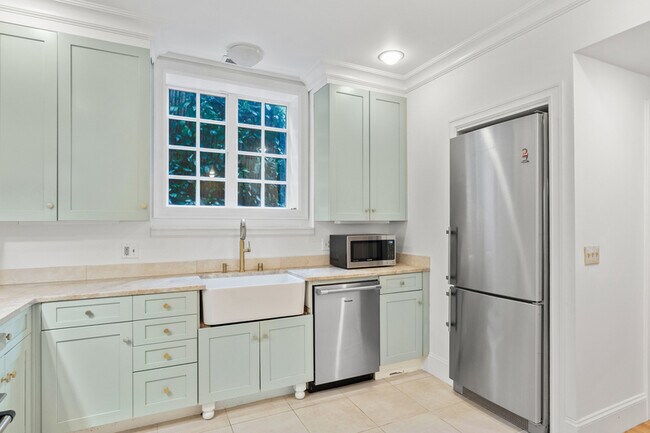 Photo - 1435 Newport Way