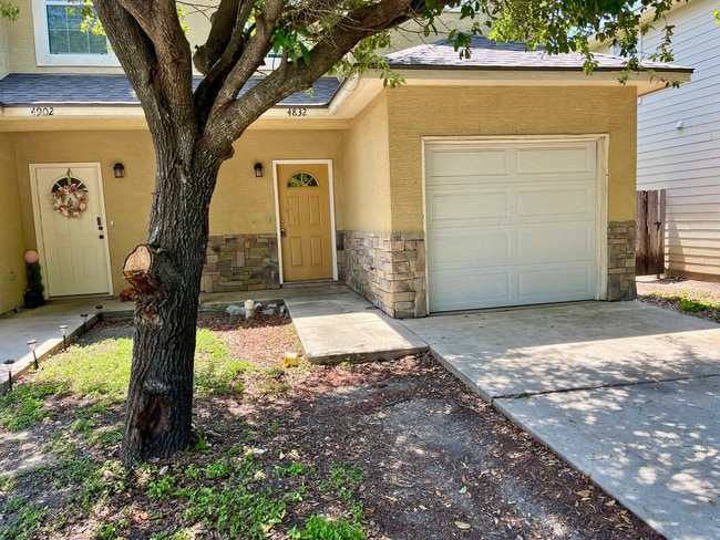 Photo - Charming 3 Bedroom Townhome Near Medical Center and Ingram Park