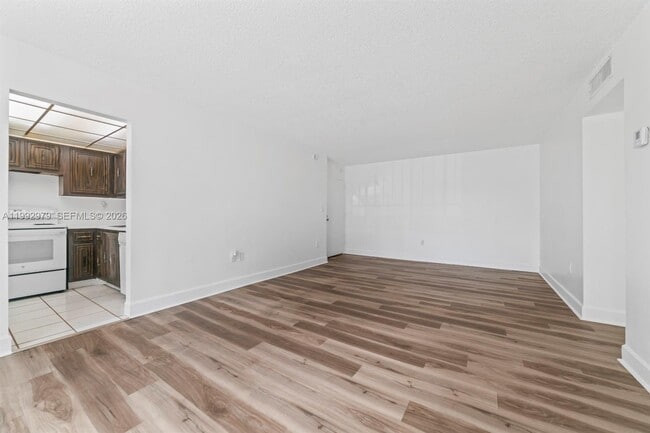 Photo - 498 NW 165th St Unidad D-201