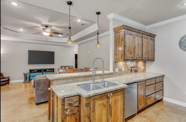 Building Photo - 6407 Norwood St