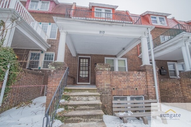 Building Photo - 213 E 33rd St