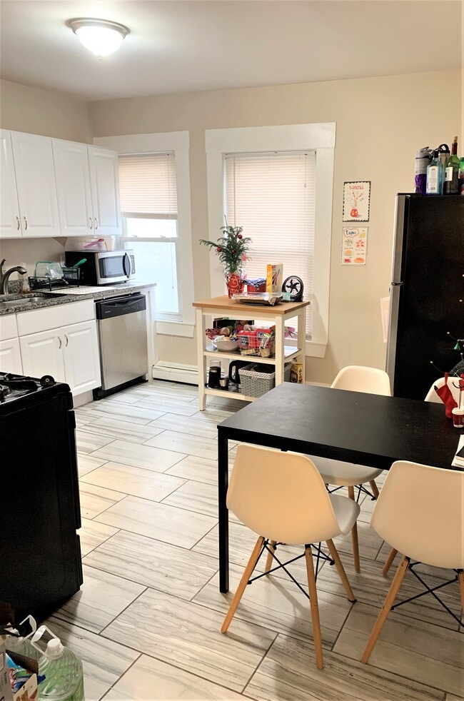 Building Photo - 158 Otis St Unit 1