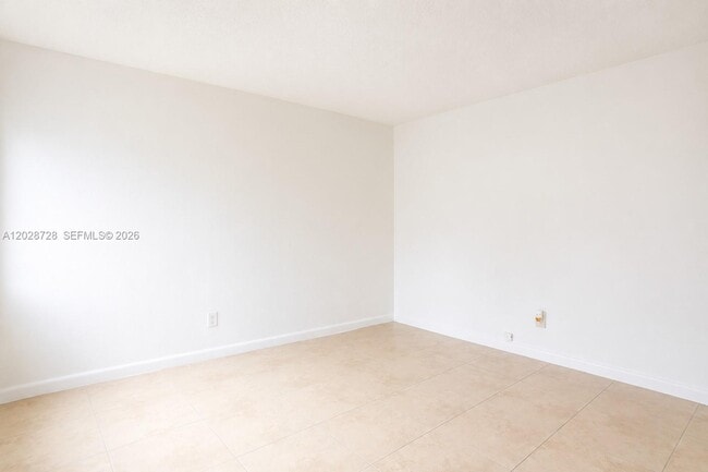 Photo - 932 Moffett St Unidad 3