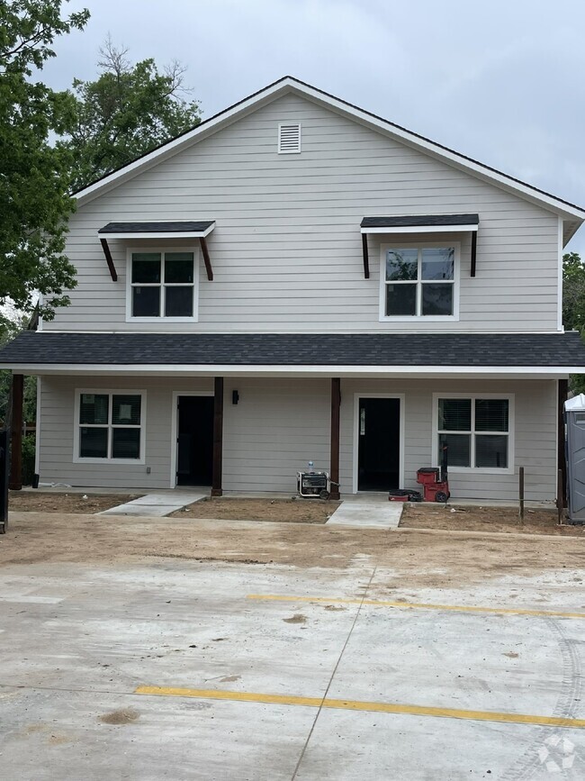 Building Photo - 3 bedroom 3 bath NEW CONSTRUCTION close to... Unit #101 Rental