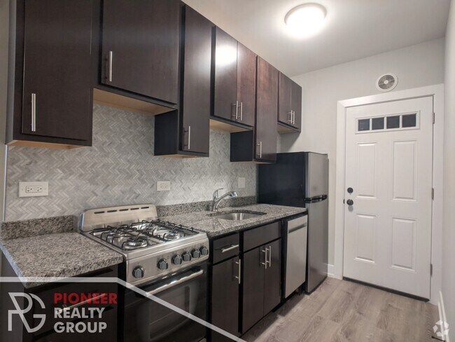 Building Photo - 709 W Brompton Ave Unit #709-39 Rental