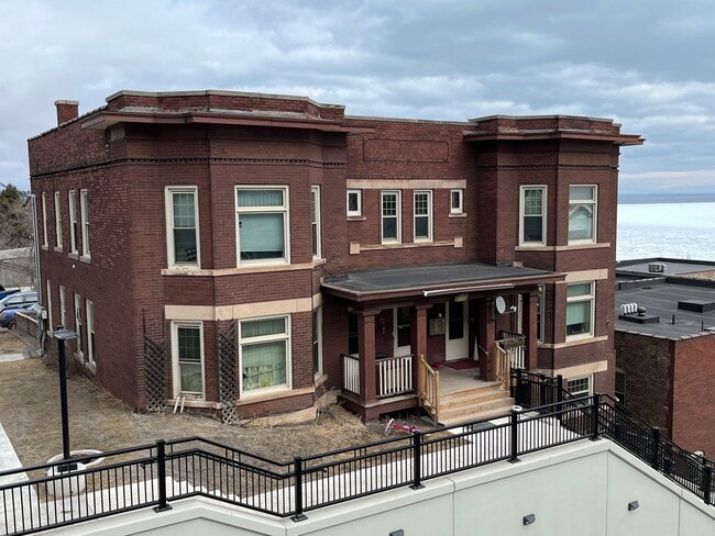 Building Photo - 110-114 N 6th Ave E Unit Apt 3
