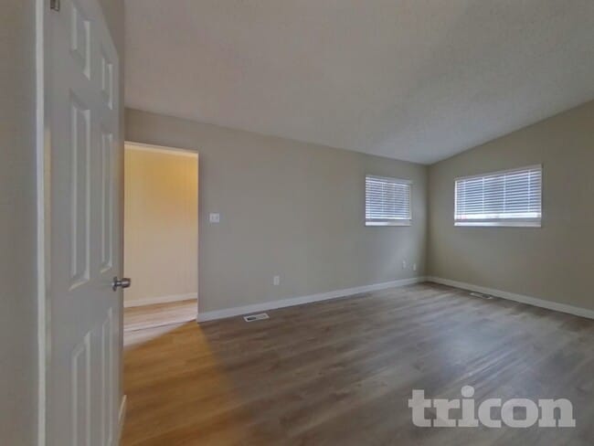 Photo - 3127 Moonbeam Cir S