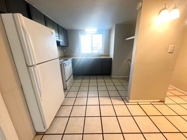 Photo - 3 bedroom 1 1/2 bath Newly renovated MOVE-...